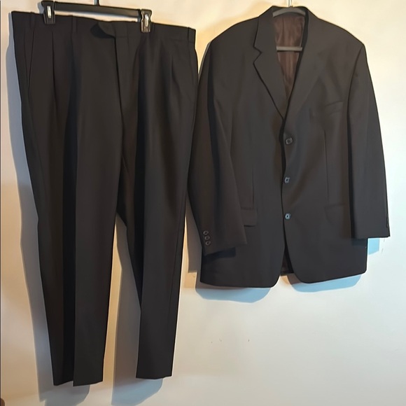 Classic Black Men's Suit - Picture 1 of 9